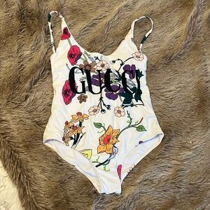 Gucci floral swimsuit Xl